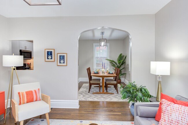 Foto del edificio - Available Now - Adorable and Spacious!  2 ...
