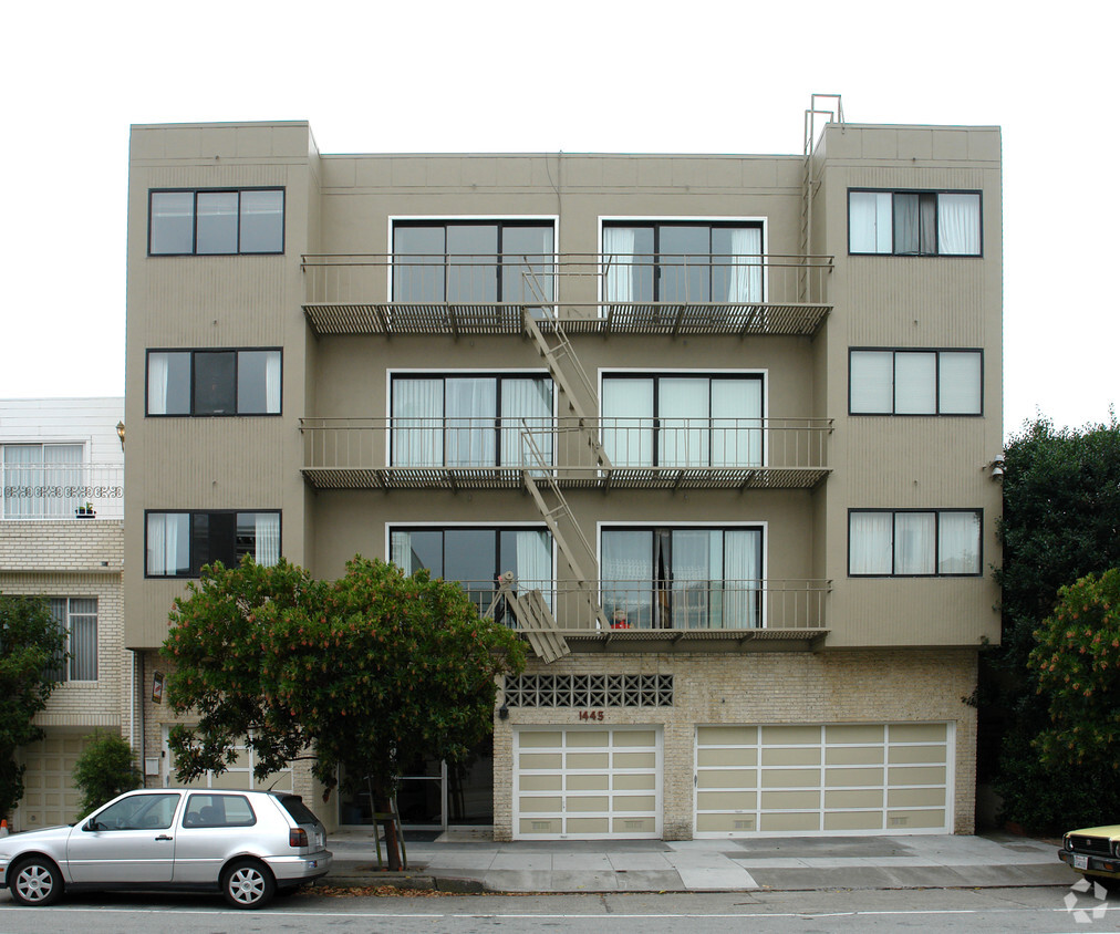 Primary Photo - 1445 Lake St