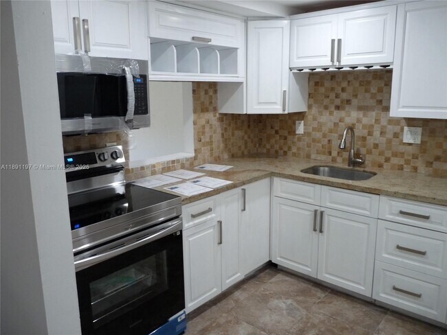 Foto del edificio - 14601 N Kendall Dr