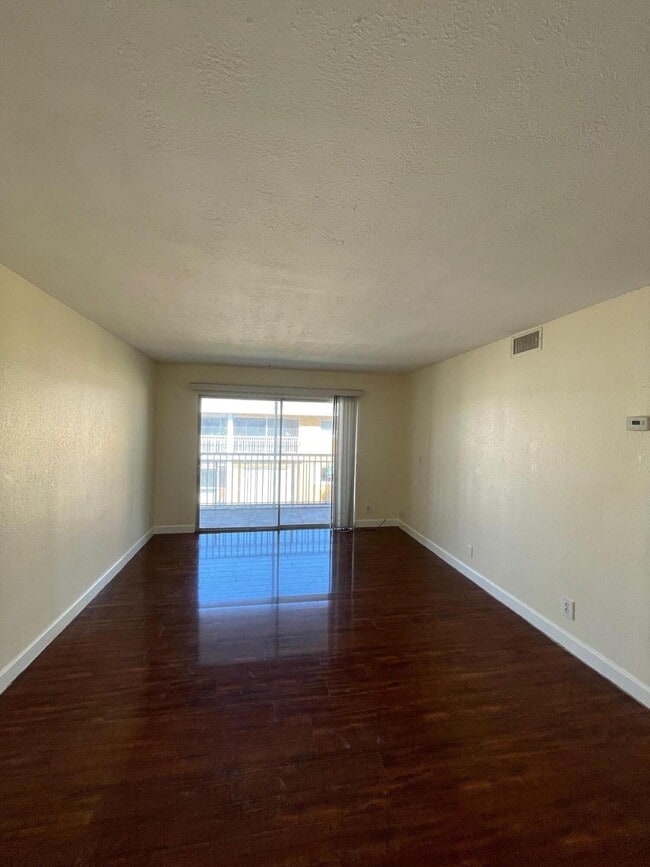 Foto del edificio - 1501 Crescent Cir