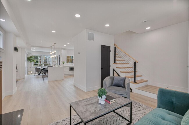 Foto del edificio - Tudor Duplex w/ 3 Parking Spaces + EV Charging and Garage