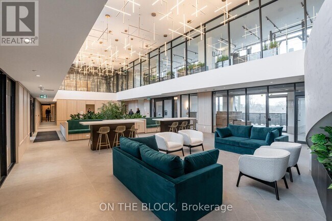 Building Photo - 3071 Trafalgar Rd