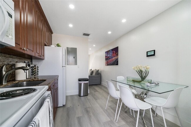 Foto del edificio - 4421 NW 9th St