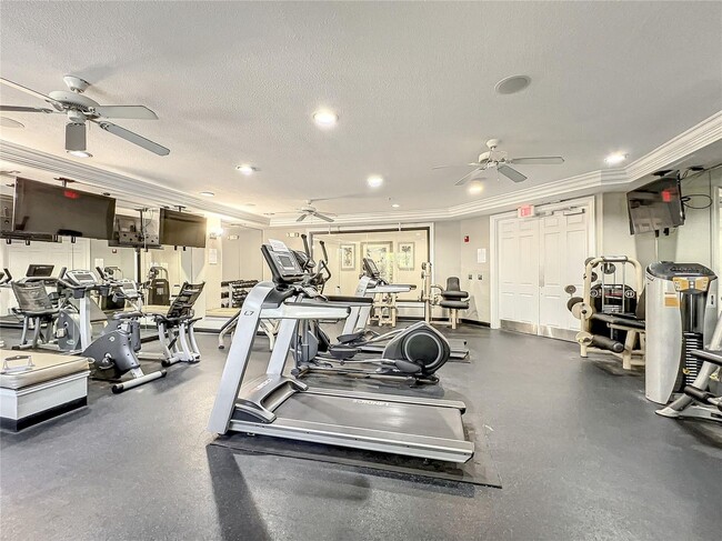Building Photo - Beautiful 2 bedroom/2 bath condo with a ba...