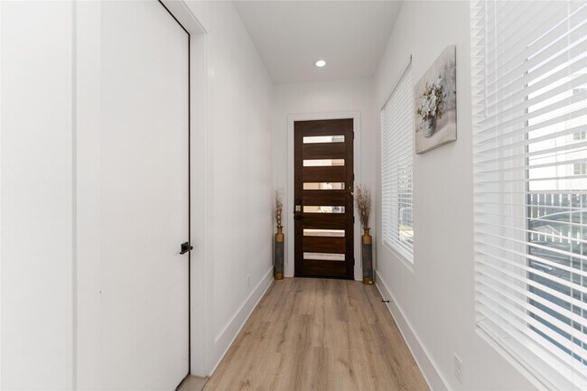 Foto del edificio - 3410 Baer St