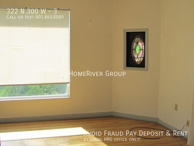 Building Photo - Spacious top floor unit