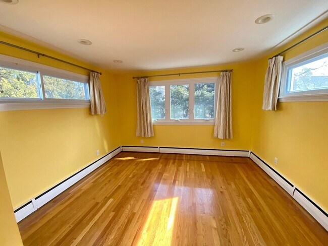 Foto del edificio - 307 Russett Rd