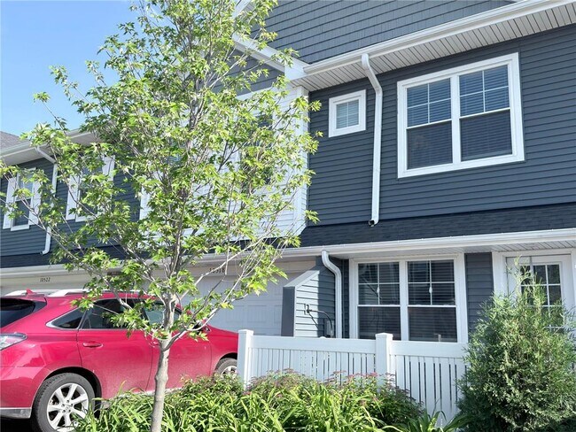 Foto del edificio - 10518 Weston Wy N