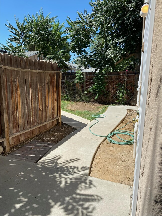 Building Photo - 1306 Monache Dr
