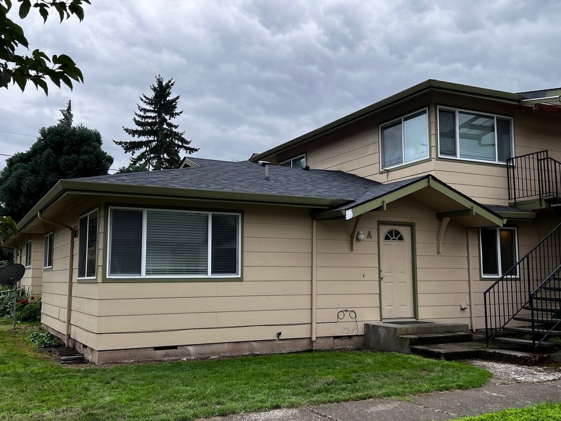 1047 A Bryan St Unit Bryan 47A, Woodburn, OR 97071 Apartments in