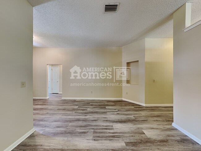 Building Photo - 685 Mackenzie Circle