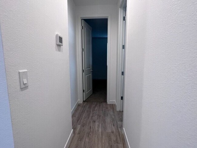 Building Photo - Laughlin Ranch 2 Bedroom Executive home wi...