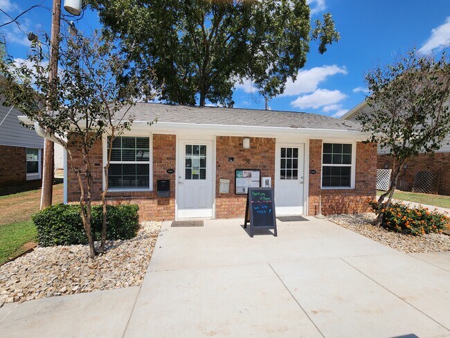 Building Photo - 724 E. Avenue N-#724