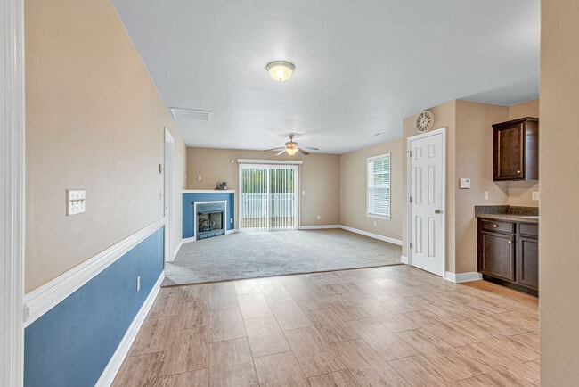 Foto del edificio - 168 Pine Hollow Rd