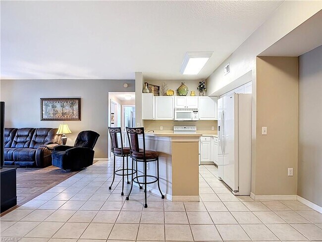 Building Photo - 3 bedroom 2 bathroom Condo in the Gardens at Beachwalk