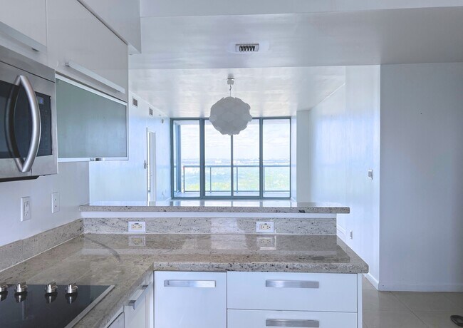 Foto del edificio - 601 NE 36th St