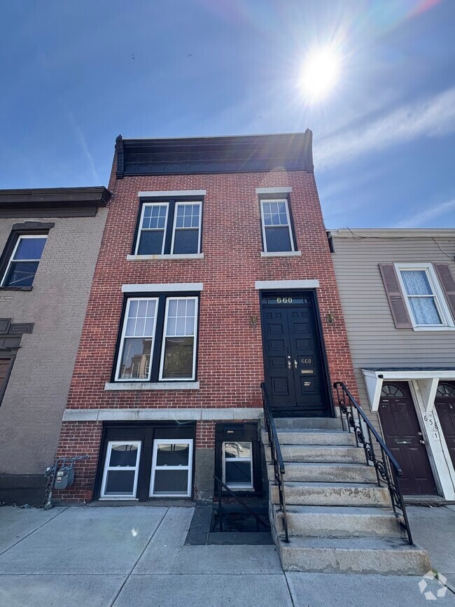 Building Photo - 660 2nd Ave
