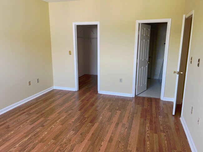 Foto del edificio - 2103 Highcourt Ln