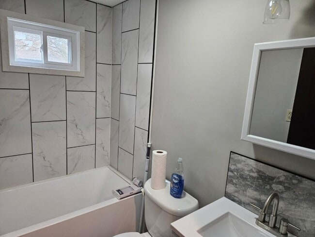 Building Photo - 11 Willow Ave