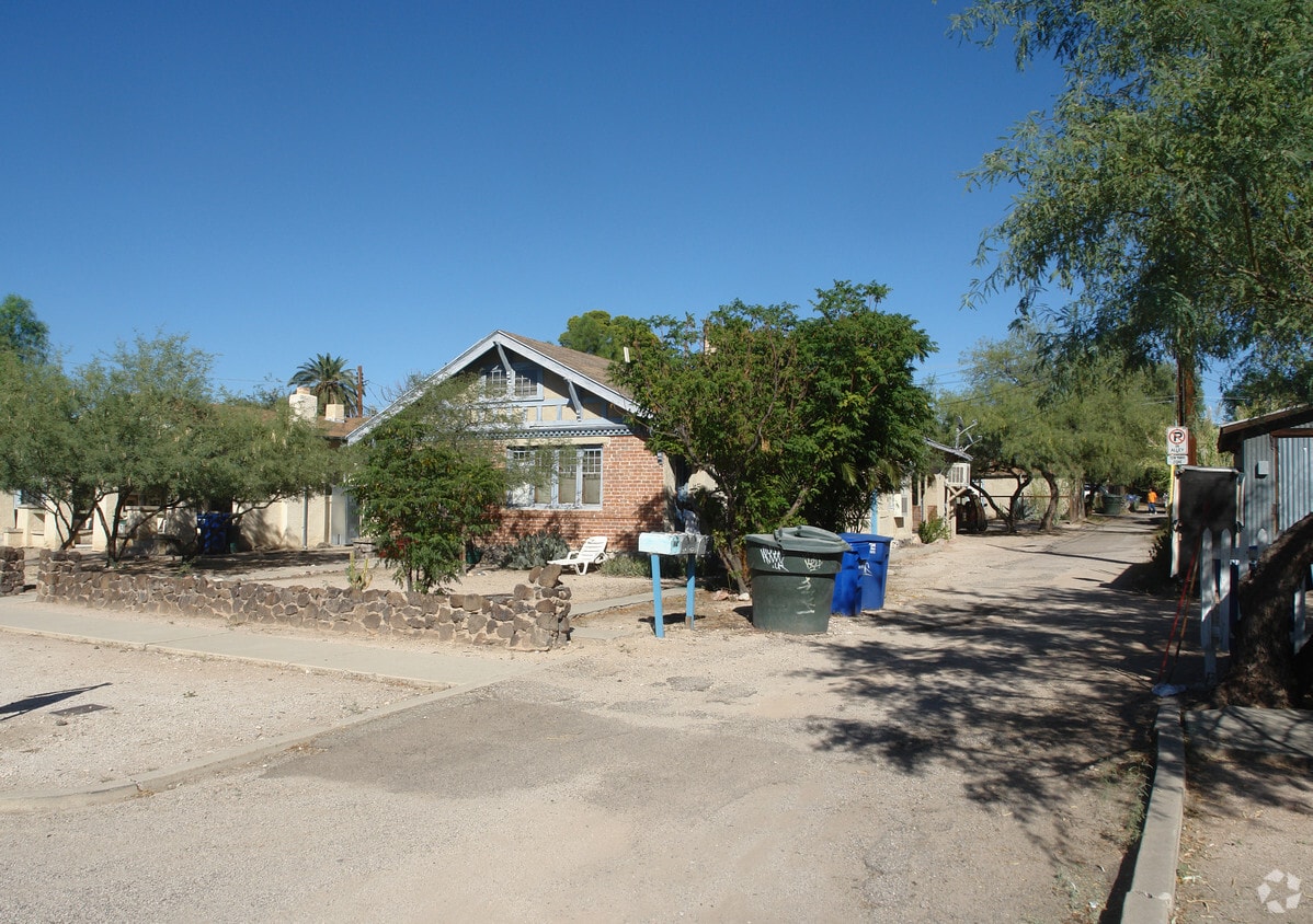 Primary Photo - 724 N 2nd Ave