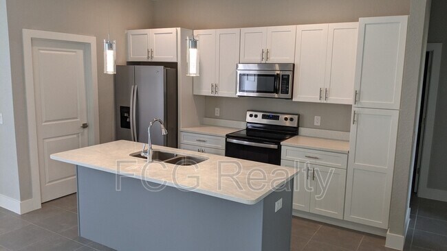 Building Photo - 228 Goldenrod Ln
