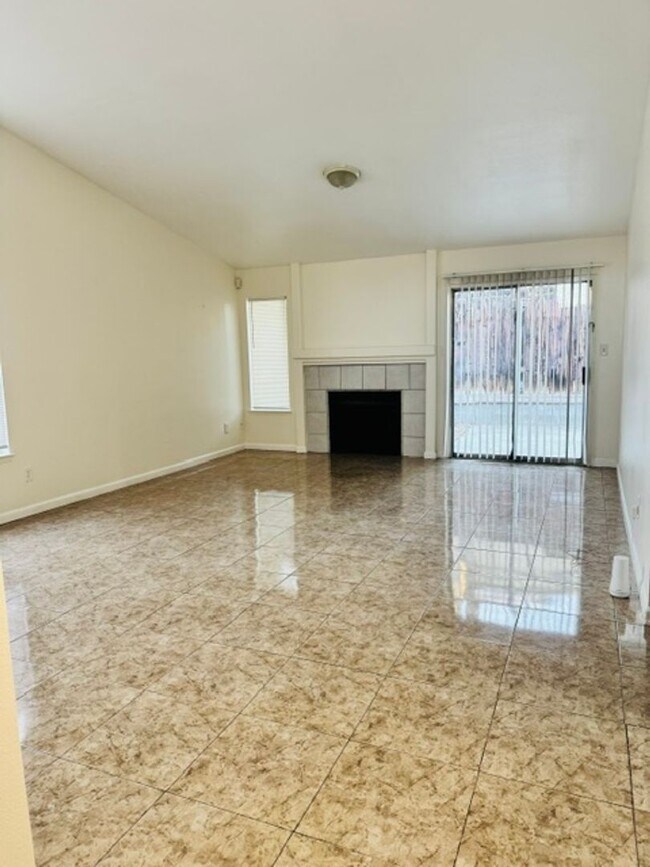 Foto del edificio - 9004 Pineridge Way