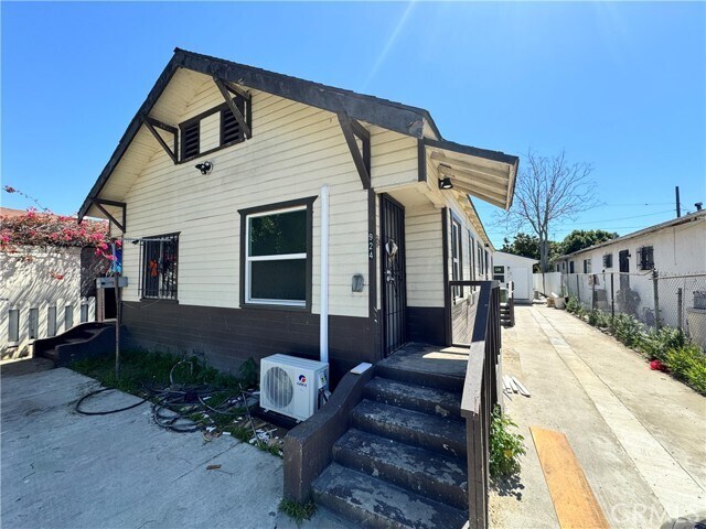 Primary Photo - 924 E Lanzit Ave