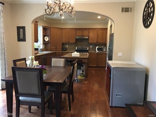 Building Photo - 4 br, 3 bath House - 85 Talmadge # 65