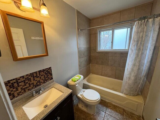 Foto del edificio - 8693 Paige Ave