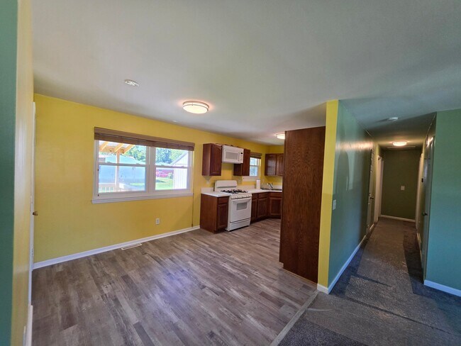Foto del edificio - 4637 Clayton Dr