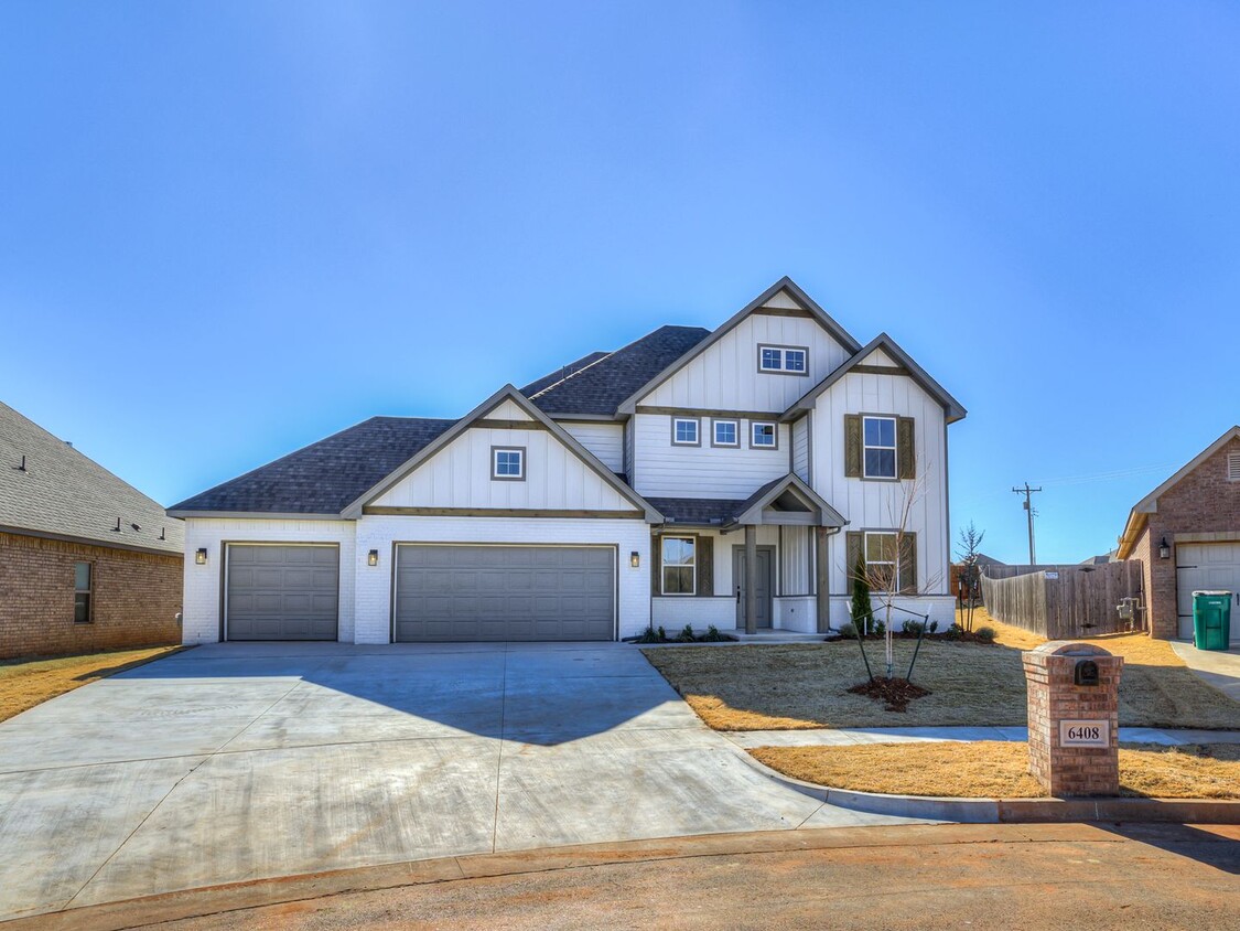 Foto principal - NEWER BUILD - 4 Bed/2.5 Bath/3 Car Garage ...