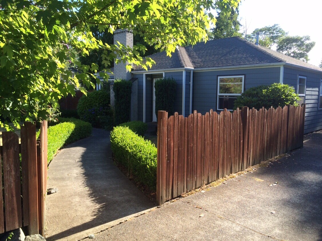 Foto principal - 15537 6th Ave NE