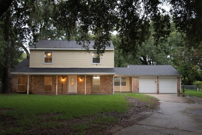 Building Photo - 4 Pine Cir