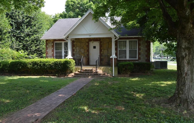 Building Photo - 515 Fairview Ave