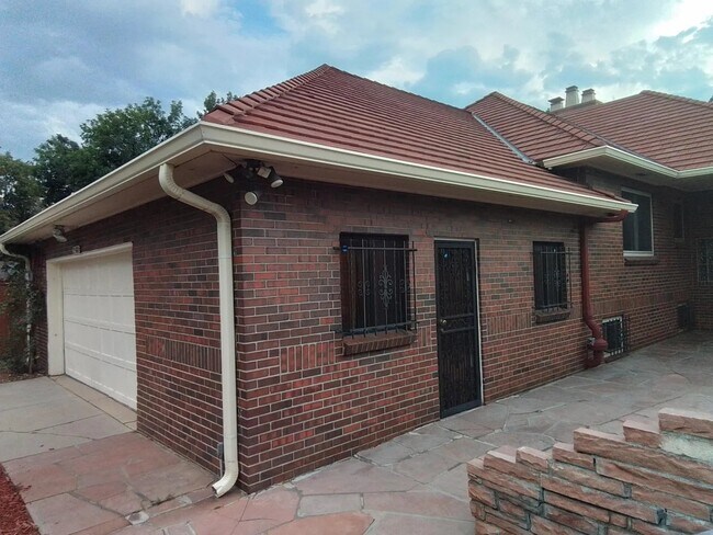 Foto del edificio - 2580 N Monaco St Pkwy