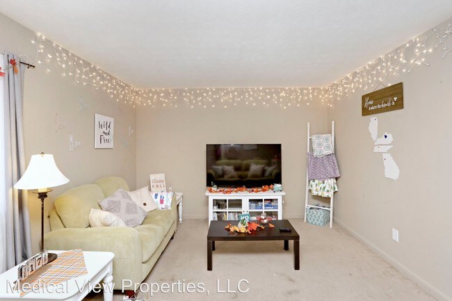 Foto del edificio - 3 br, 1.5 bath Apartment - 140 Gazette Avenue