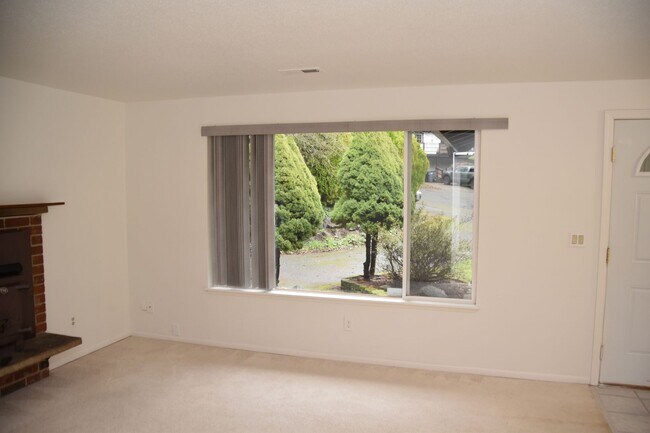 Foto del edificio - 3 Bedroom 1 Bath University Place Rambler on Quiet Cul De Sac