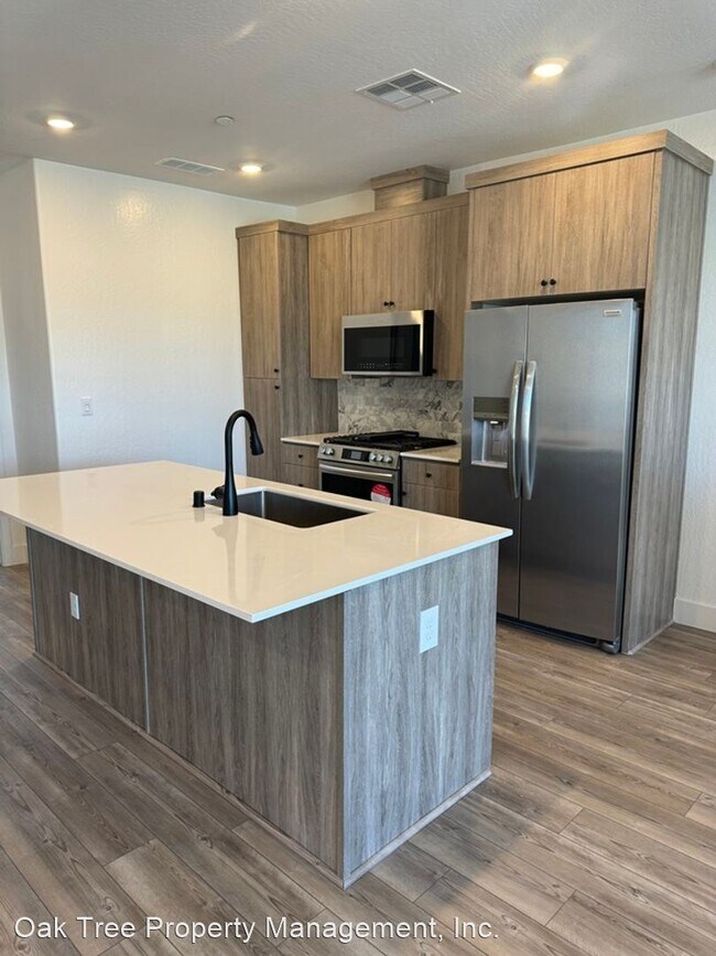 Foto del edificio - 3 br, 2 bath House - 572 N. Chapel Hill