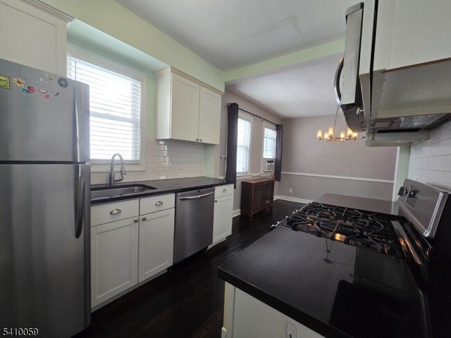 Building Photo - 48 Freeman Pl