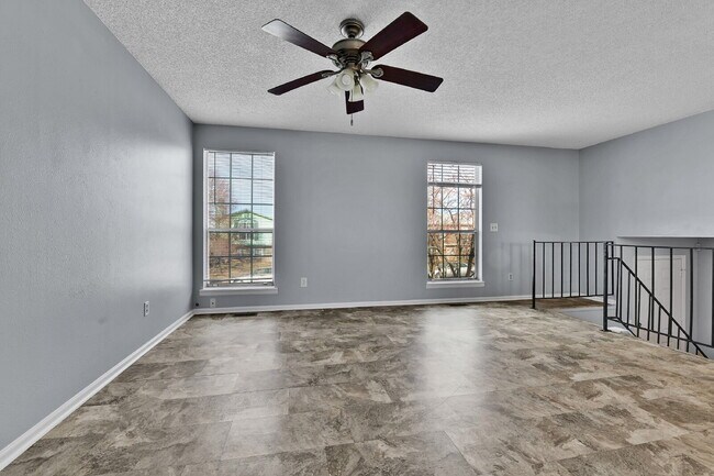 Foto del edificio - $2,540.95 with $300 off the first month's Rent- 4 Bedroom, 1.5 Bath, Single Family Home in Aurora...