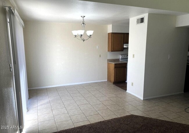Foto del edificio - 2221 W Farmdale Ave