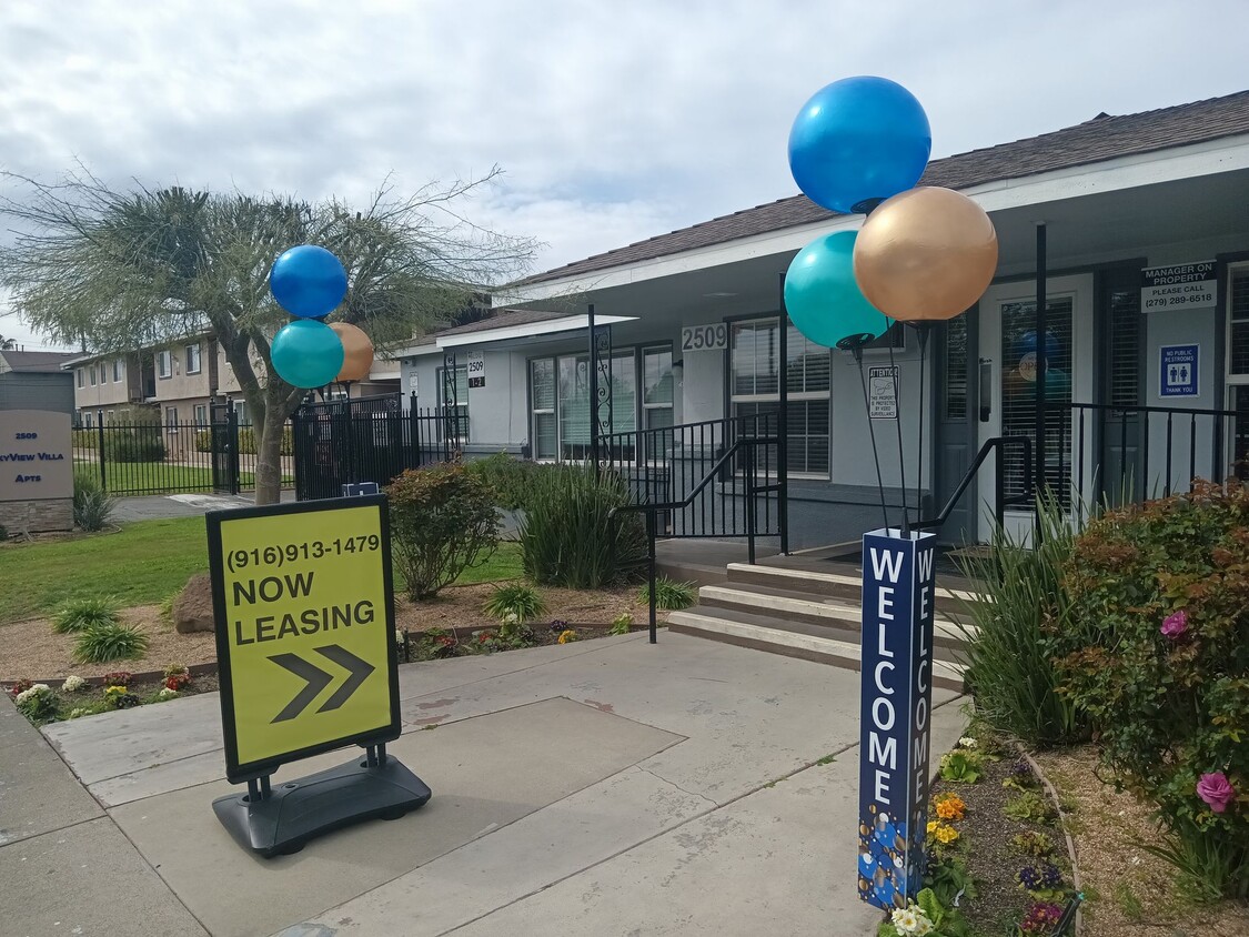Primary Photo - Welcome to SkyView Villa & Somerset Apartm...