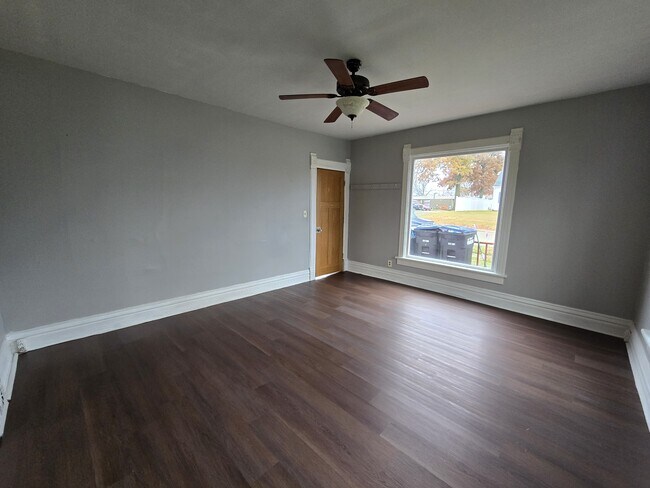 Building Photo - 949 13th St