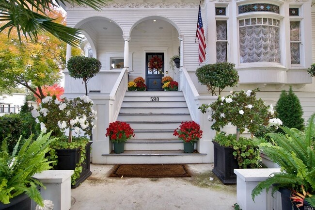 Building Photo - 590 Randolph St