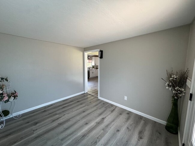Building Photo - 49500 Alan Ave