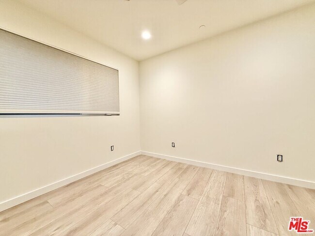 Foto del edificio - 3245 Drew St