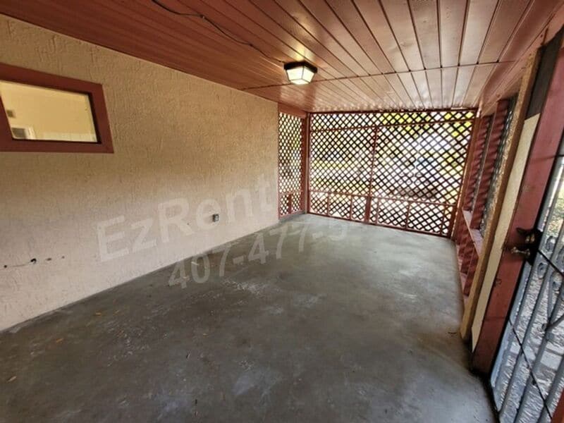 Building Photo - 6024 Oakcrest Cir