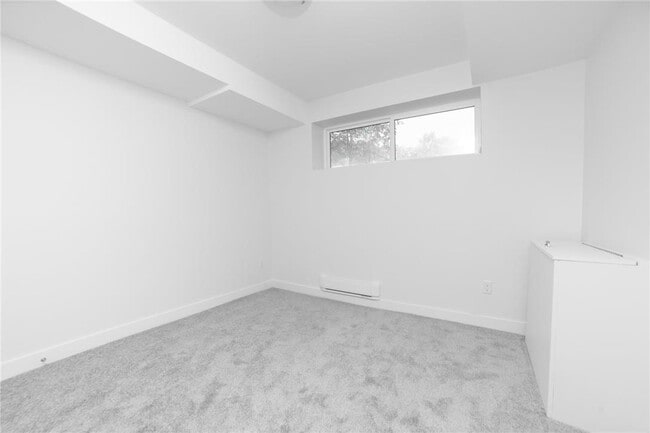 Building Photo - 92 Pilgrim Ave