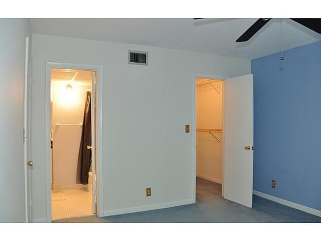 Building Photo - 3129 Oakland Shores Dr