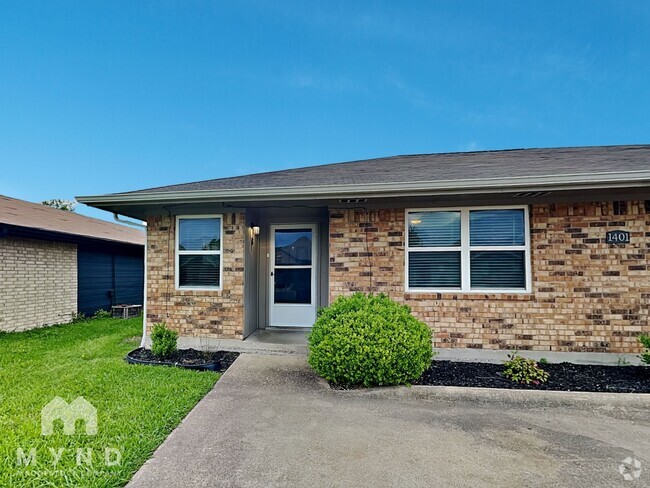 Building Photo - 1401 Cardinal Dr